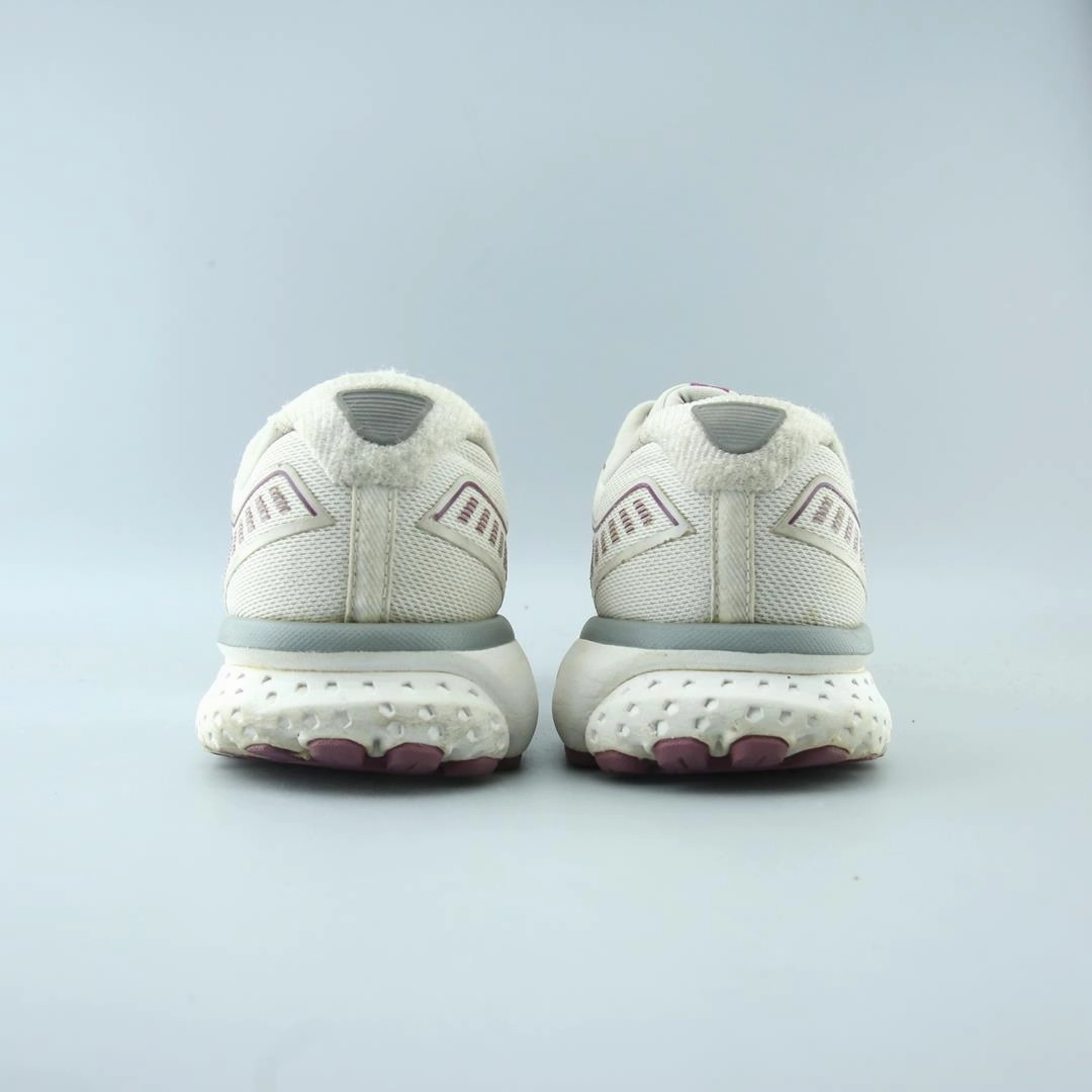BROOKS GHOST 12 performance running shoe visuals