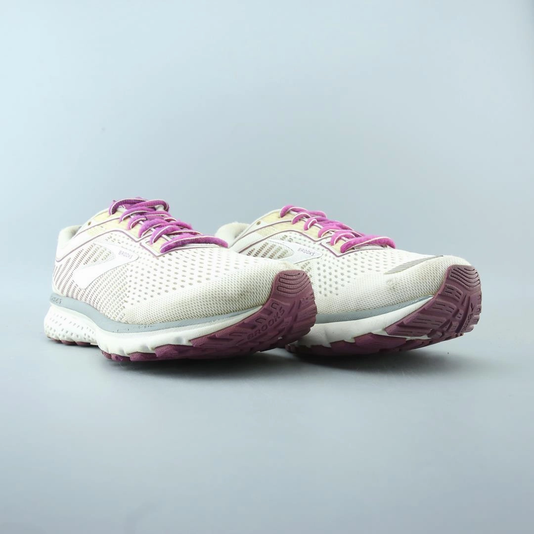 BROOKS GHOST 12 performance running shoe visuals