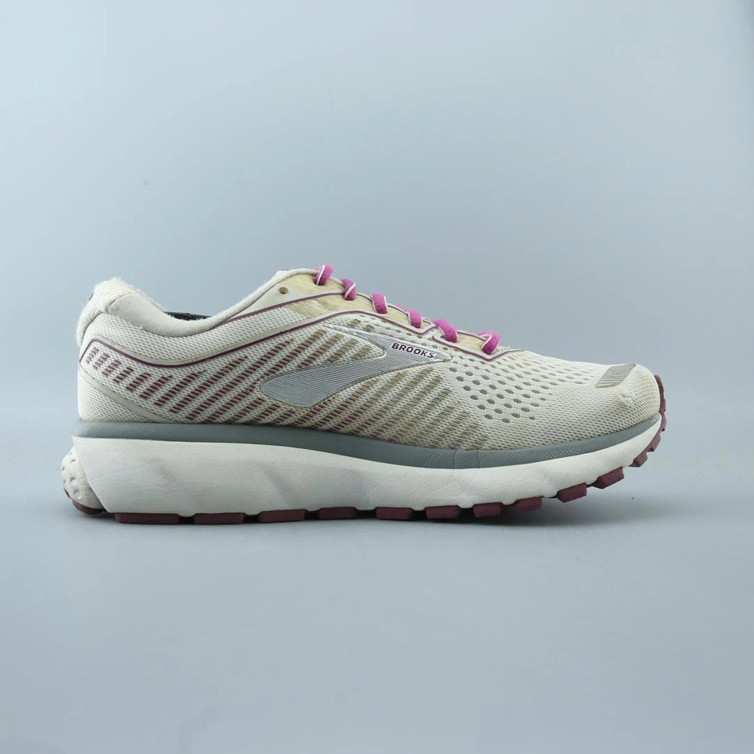 BROOKS GHOST 12 performance running shoe visuals