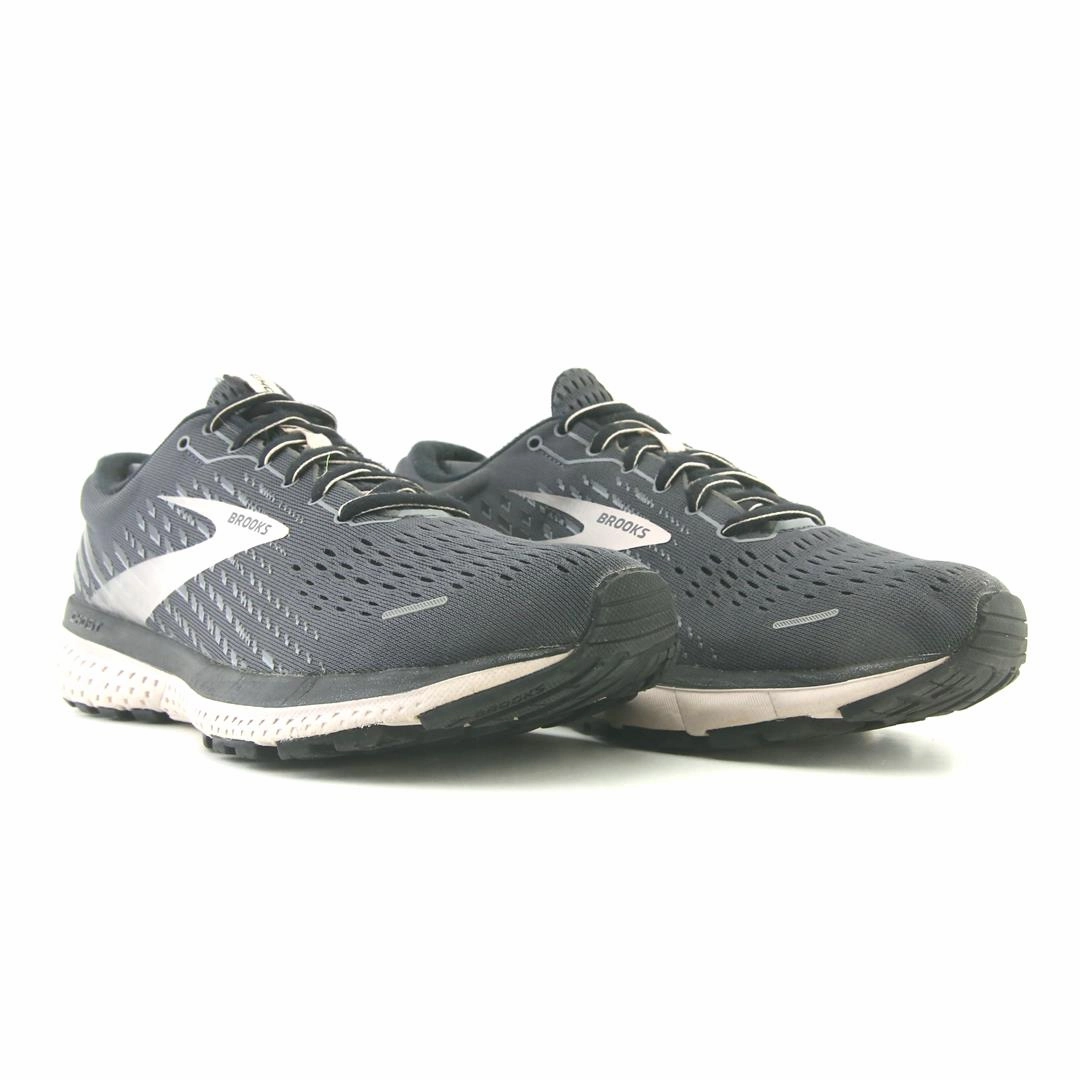BROOKS GHOST 13 Brooks running shoe close-ups