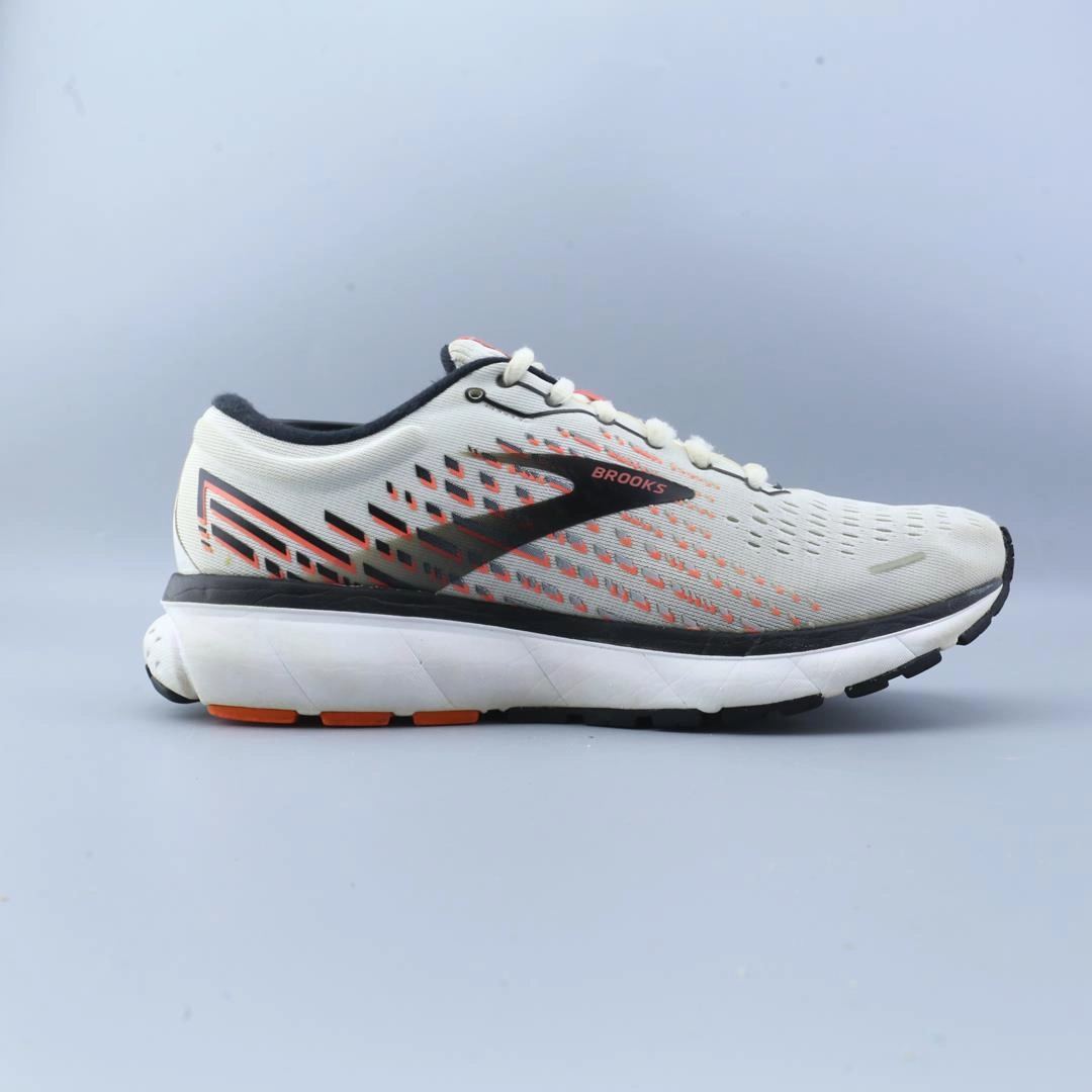 BROOKS GHOST 13 Brooks trainer design images