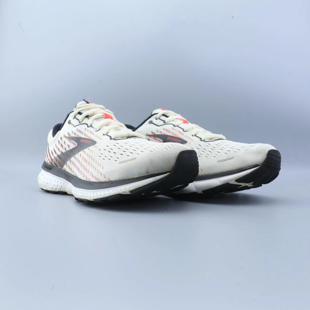 BROOKS GHOST 13 Brooks trainer design images