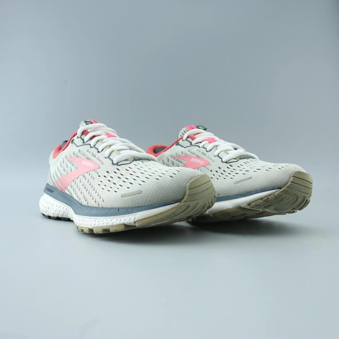 BROOKS GHOST 13 performance running shoe visuals