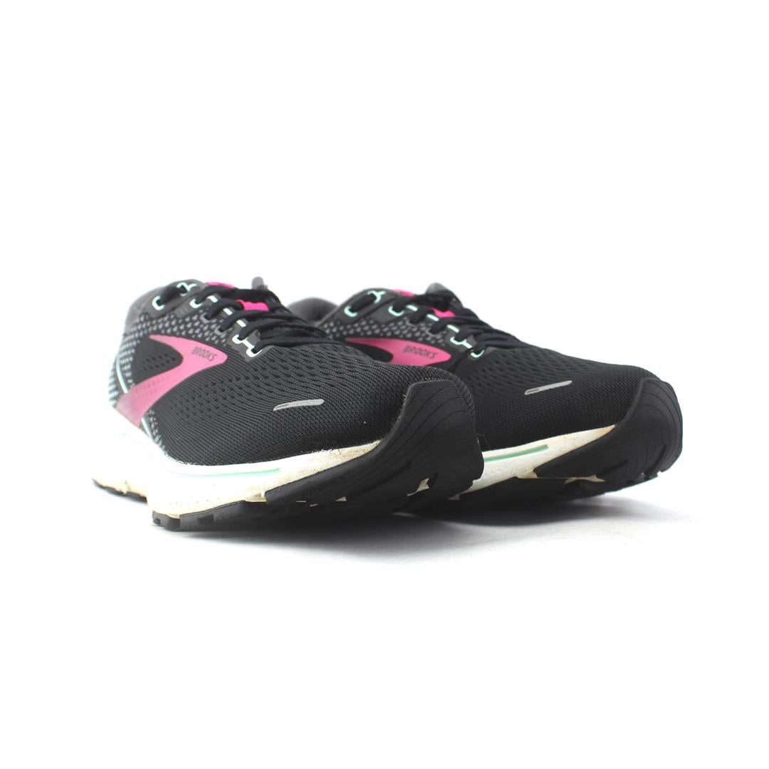 BROOKS GHOST 14 Brooks running shoe close-ups