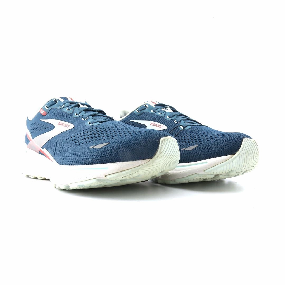 BROOKS GHOST 15 Brooks running shoe close-ups