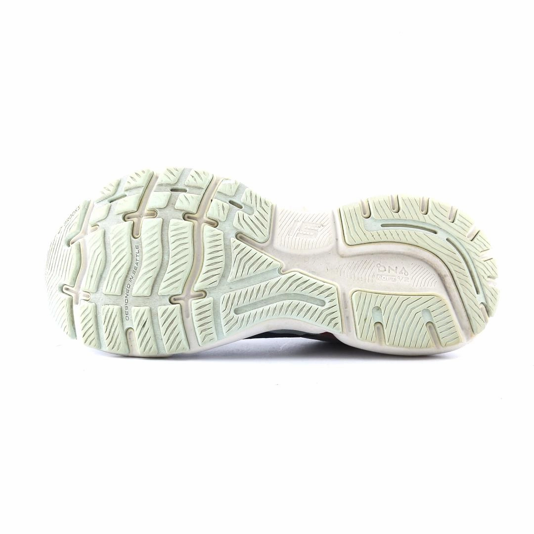 BROOKS GHOST 15 Brooks running shoe close-ups