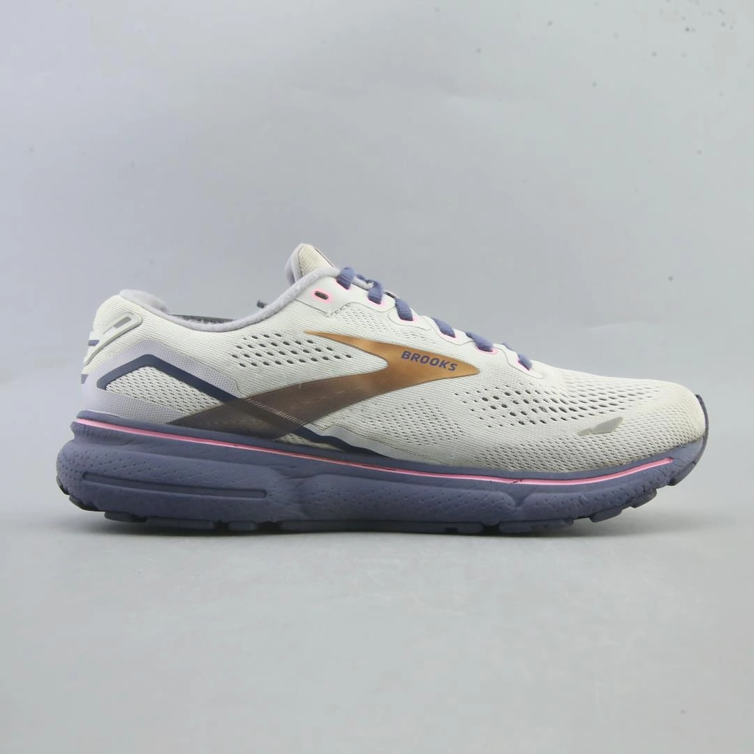 BROOKS GHOST 15 Brooks running shoe close-ups