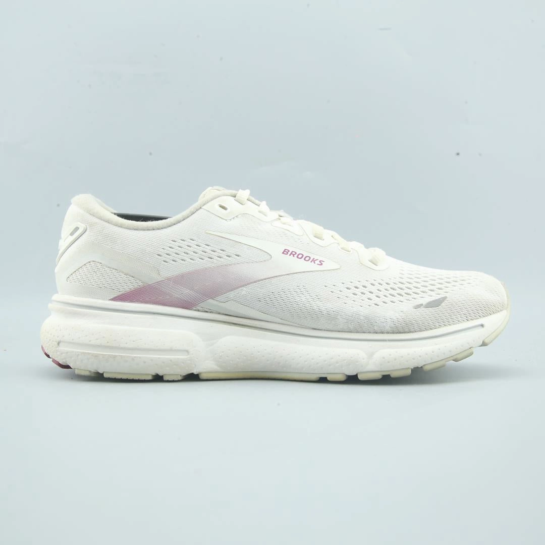 BROOKS GHOST 15 lightweight running shoe photos
