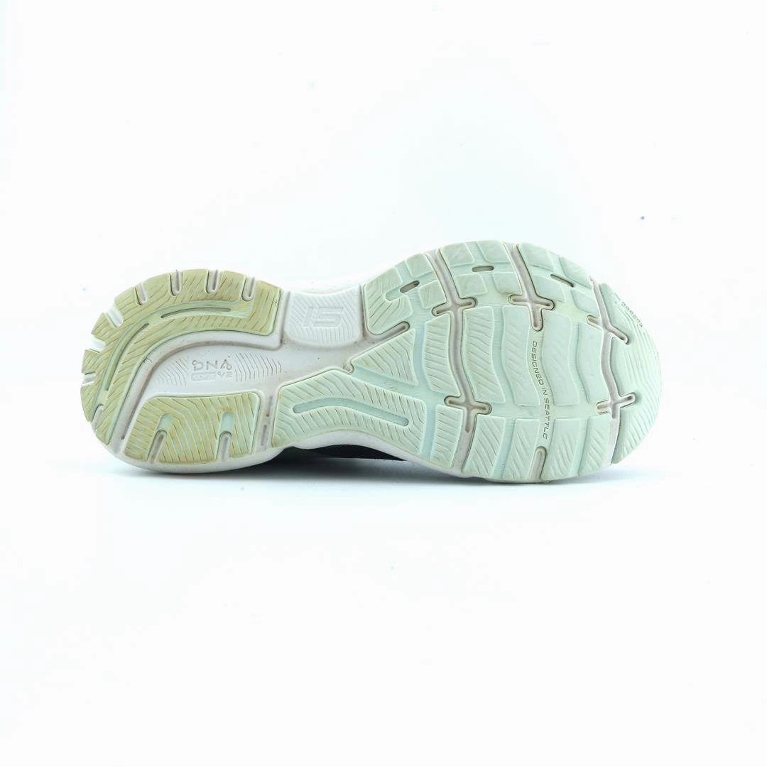 BROOKS GHOST 15 performance running shoe visuals