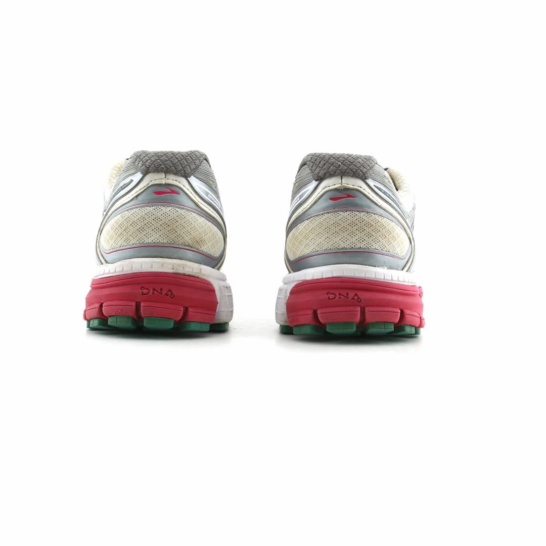 BROOKS GHOST 8 Brooks running shoe close-ups