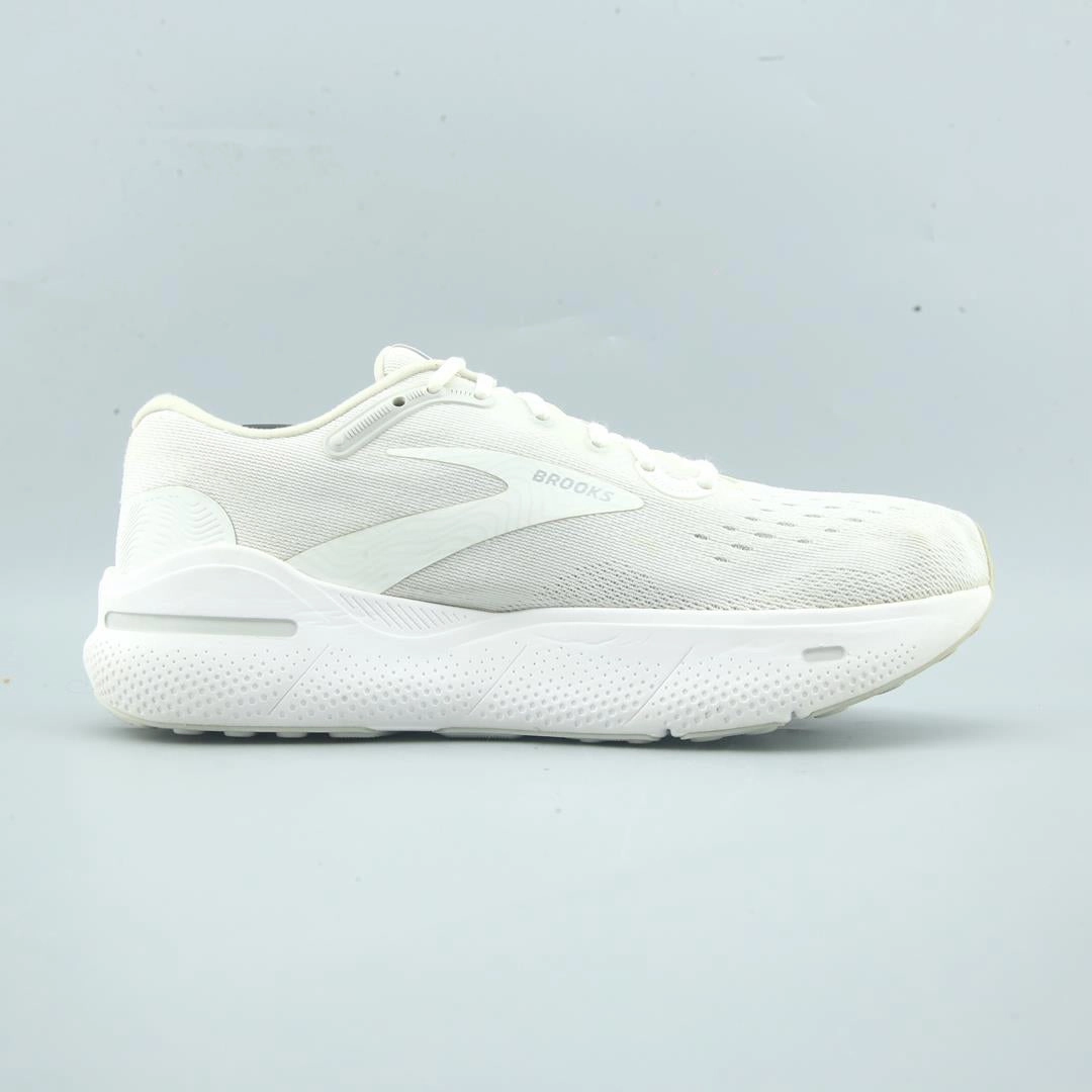 BROOKS GHOST MAX lightweight running shoe photos