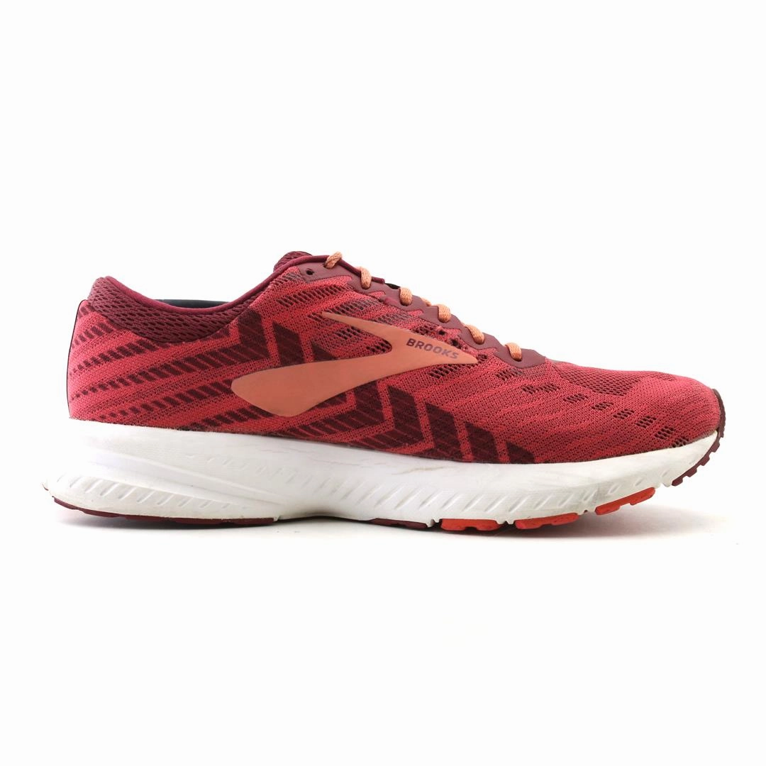 BROOKS LAUNCH 6 Brooks running footwear shots