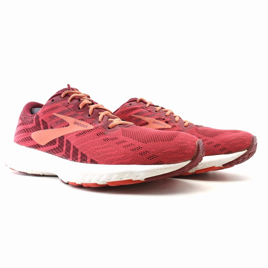 BROOKS LAUNCH 6 Brooks running footwear shots