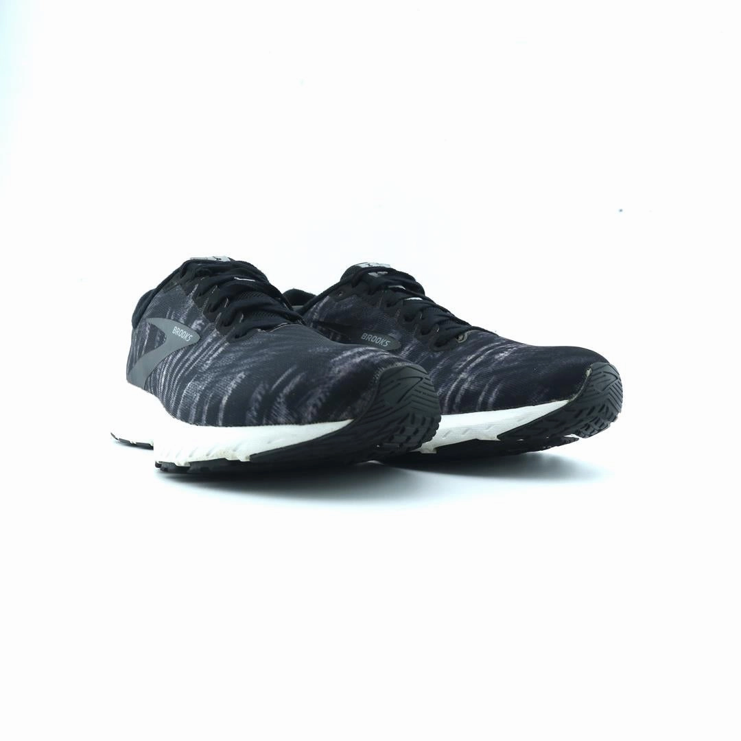 BROOKS LAUNCH 7 performance running shoe visuals
