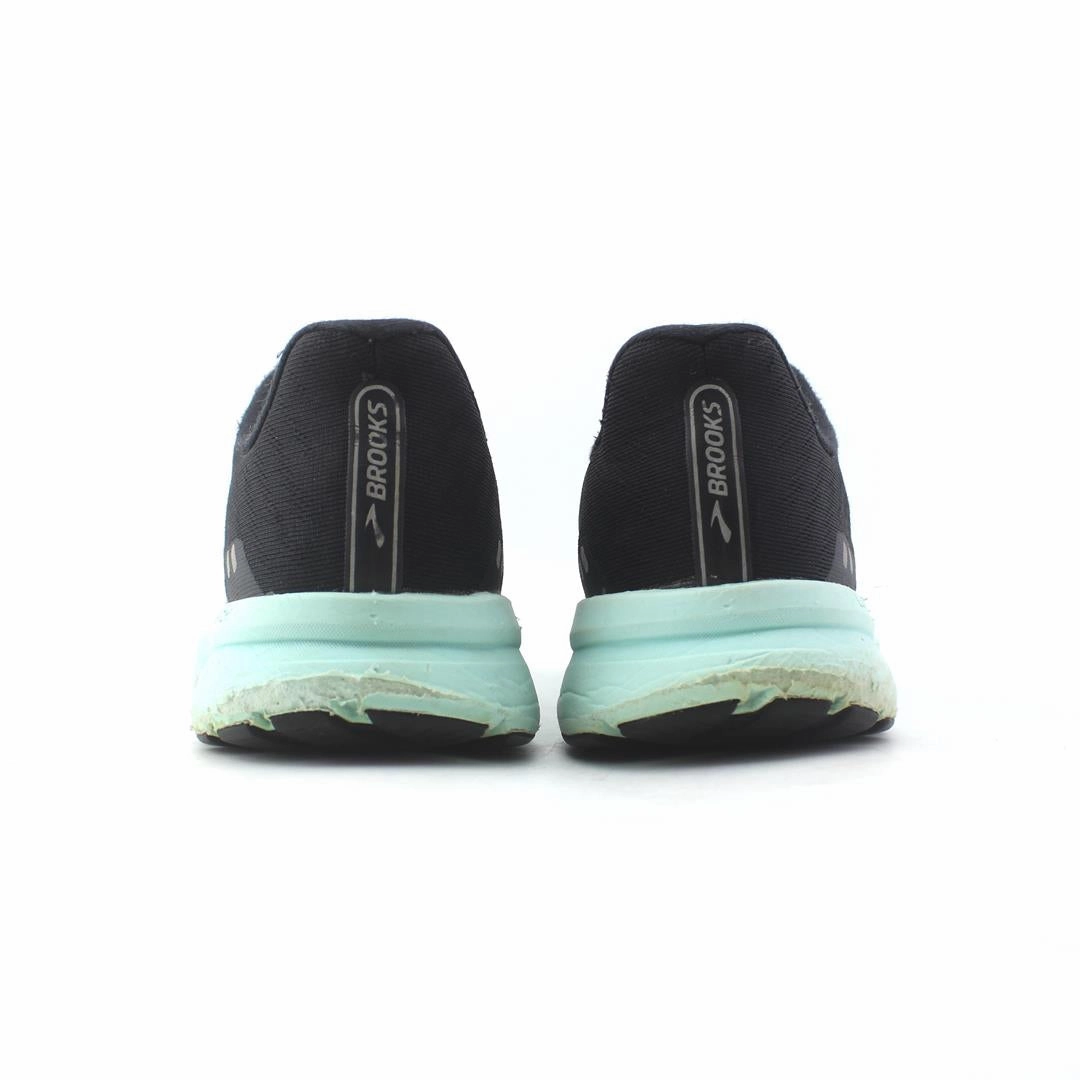 BROOKS LAUNCH 8 Brooks running footwear shots