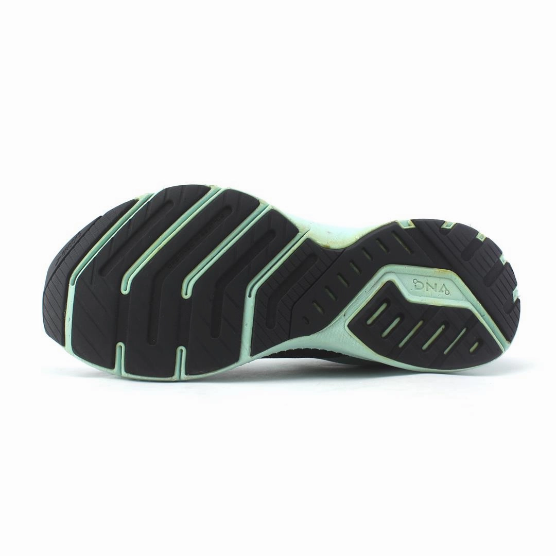 BROOKS LAUNCH 8 Brooks running footwear shots