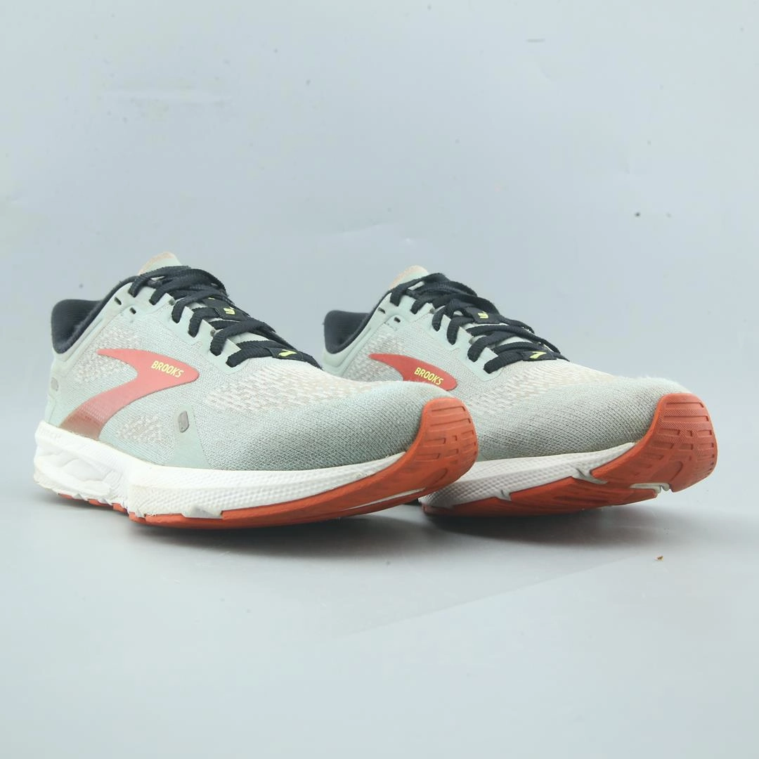 BROOKS LAUNCH 9 lightweight running shoe photos