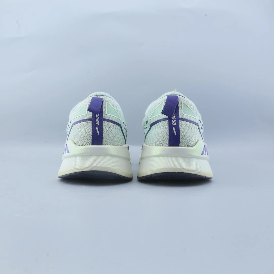 BROOKS LEVITATE GTS 5 Brooks trainer design images