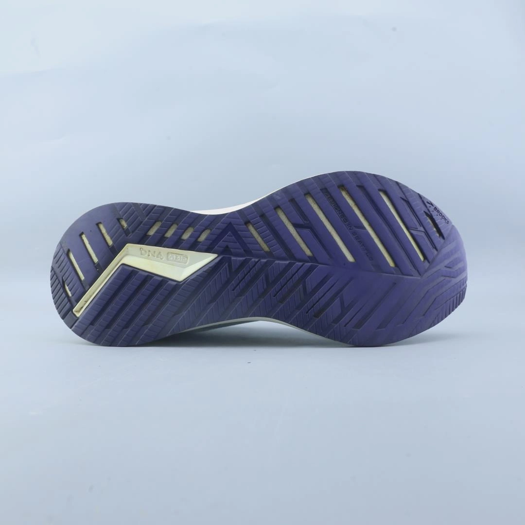 BROOKS LEVITATE GTS 5 Brooks trainer design images