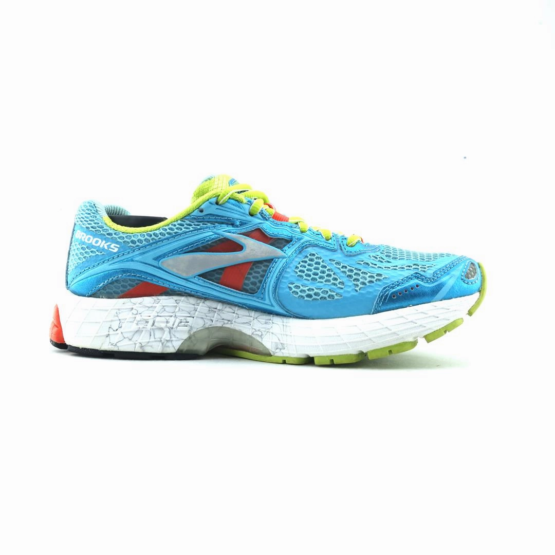 BROOKS RAVENNA 5 performance running shoe visuals