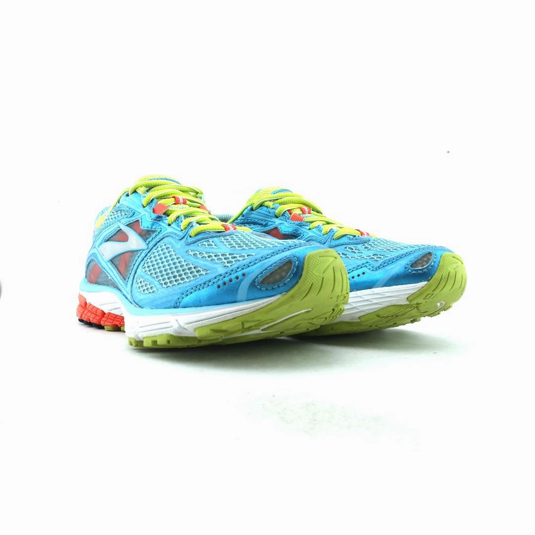 BROOKS RAVENNA 5 performance running shoe visuals