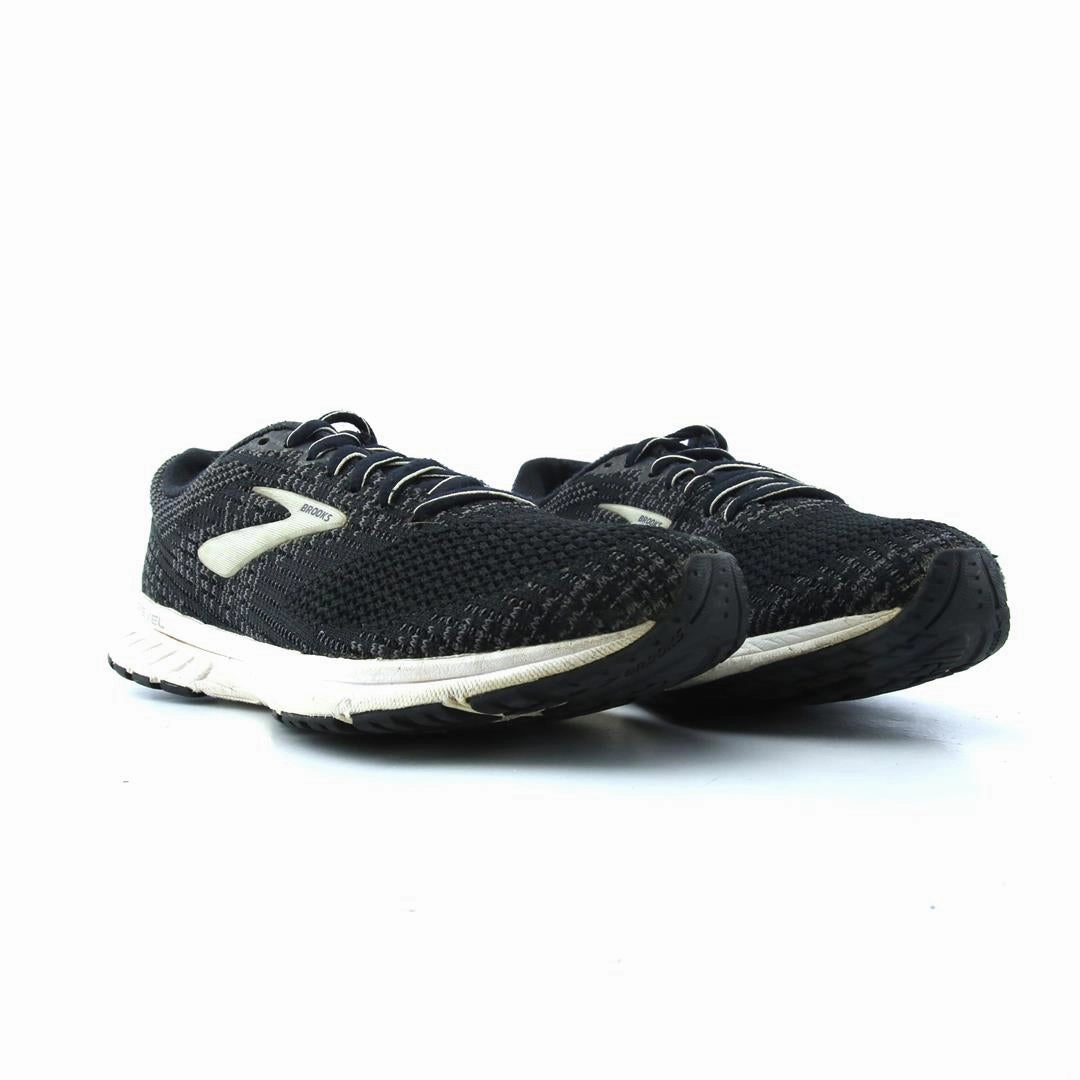 BROOKS REVEL 3 athletic Brooks shoe snapshots