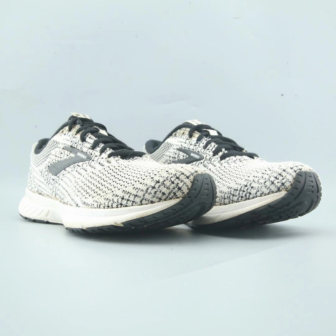 BROOKS REVEL 3 Brooks trainer design images