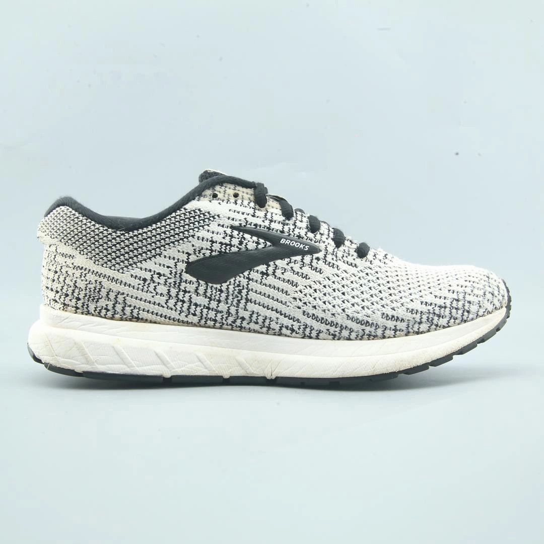 BROOKS REVEL 3 Brooks trainer design images