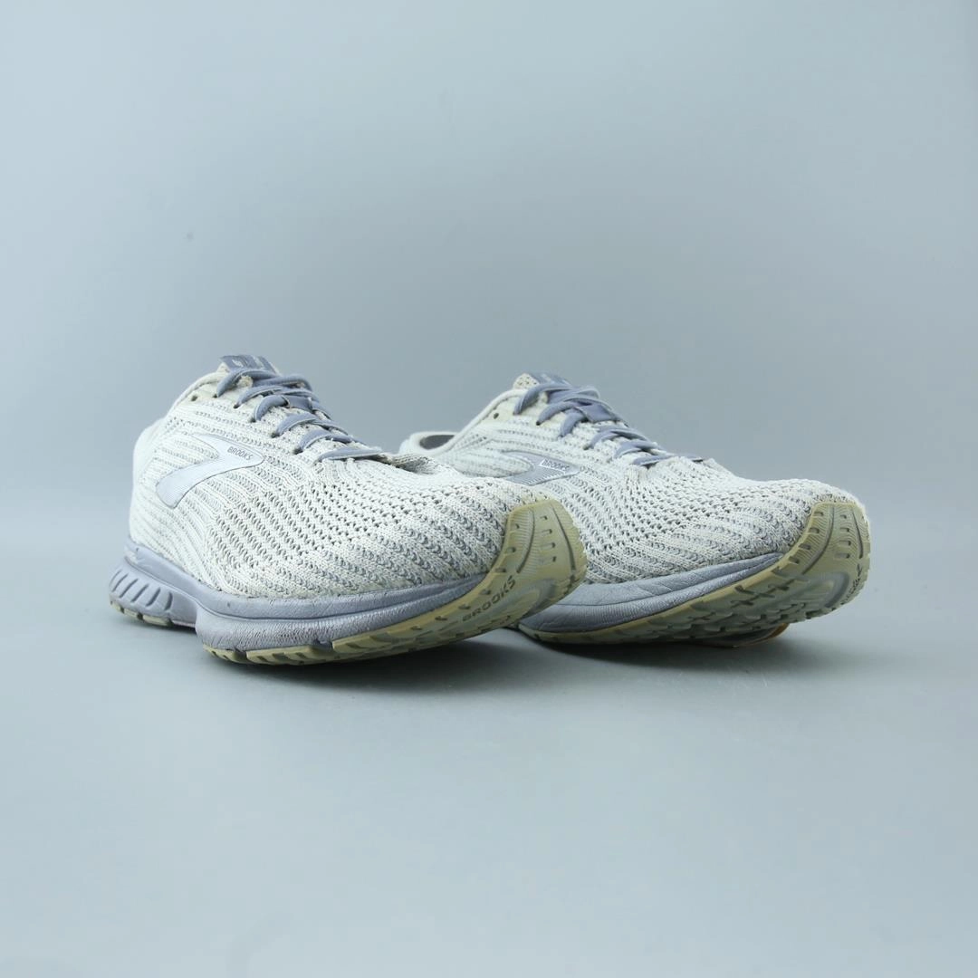 BROOKS REVEL 3 performance running shoe visuals
