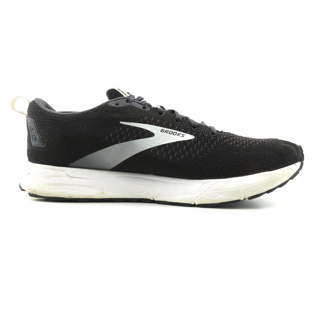 BROOKS REVEL 4 athletic Brooks shoe snapshots