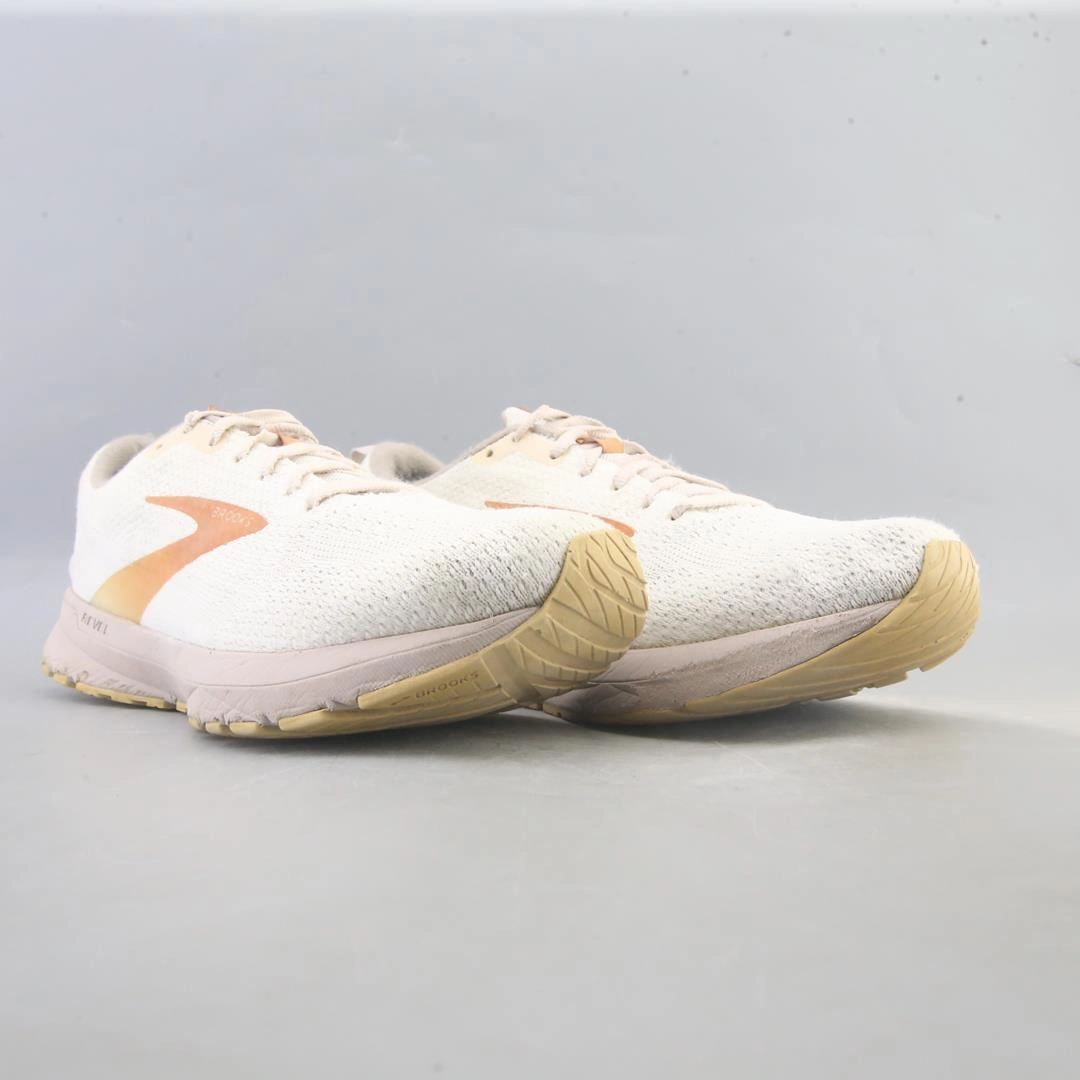 BROOKS REVEL 4 Brooks running footwear shots