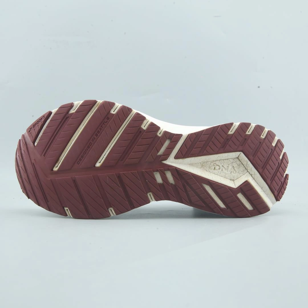 BROOKS REVEL 4 lightweight running shoe photos