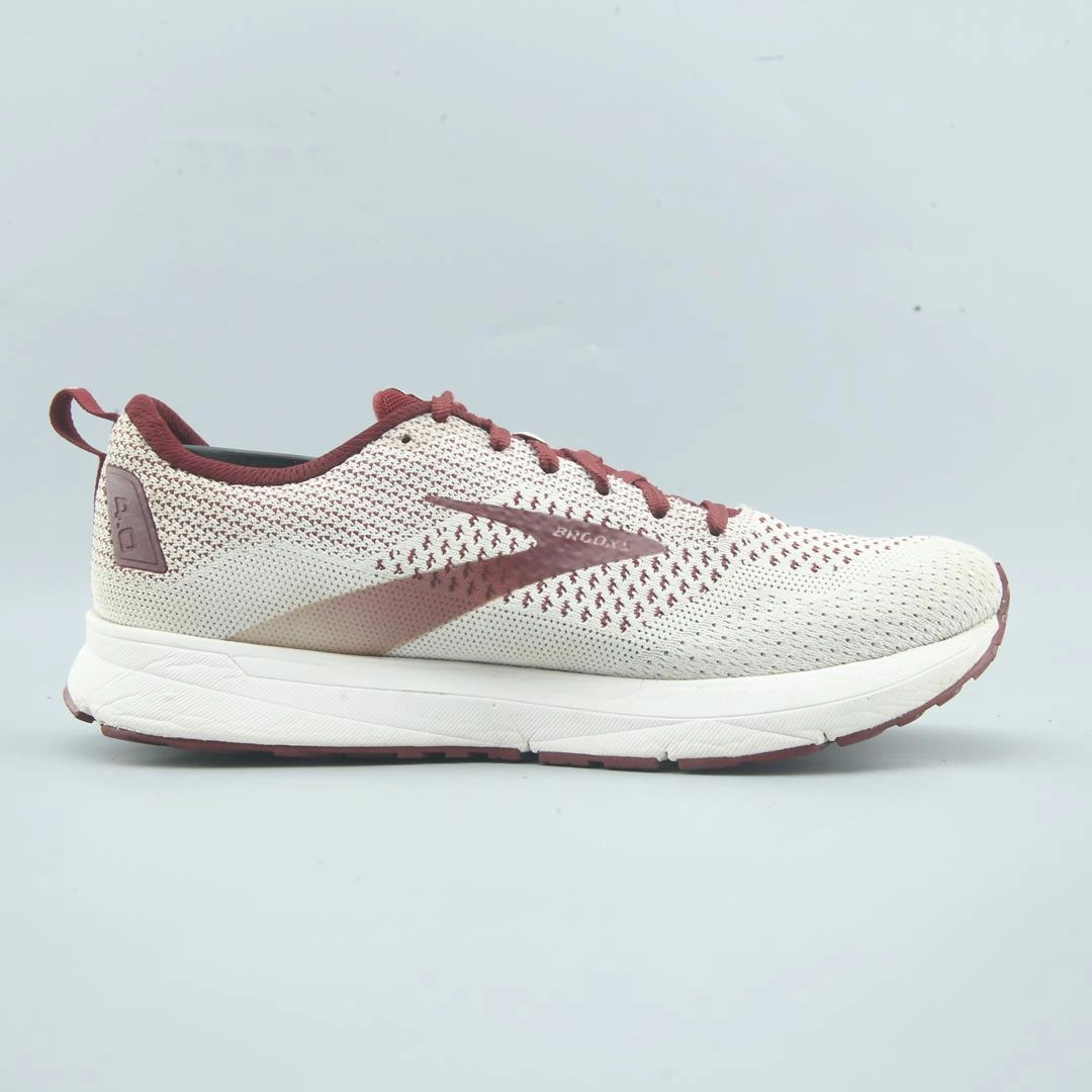 BROOKS REVEL 4 lightweight running shoe photos