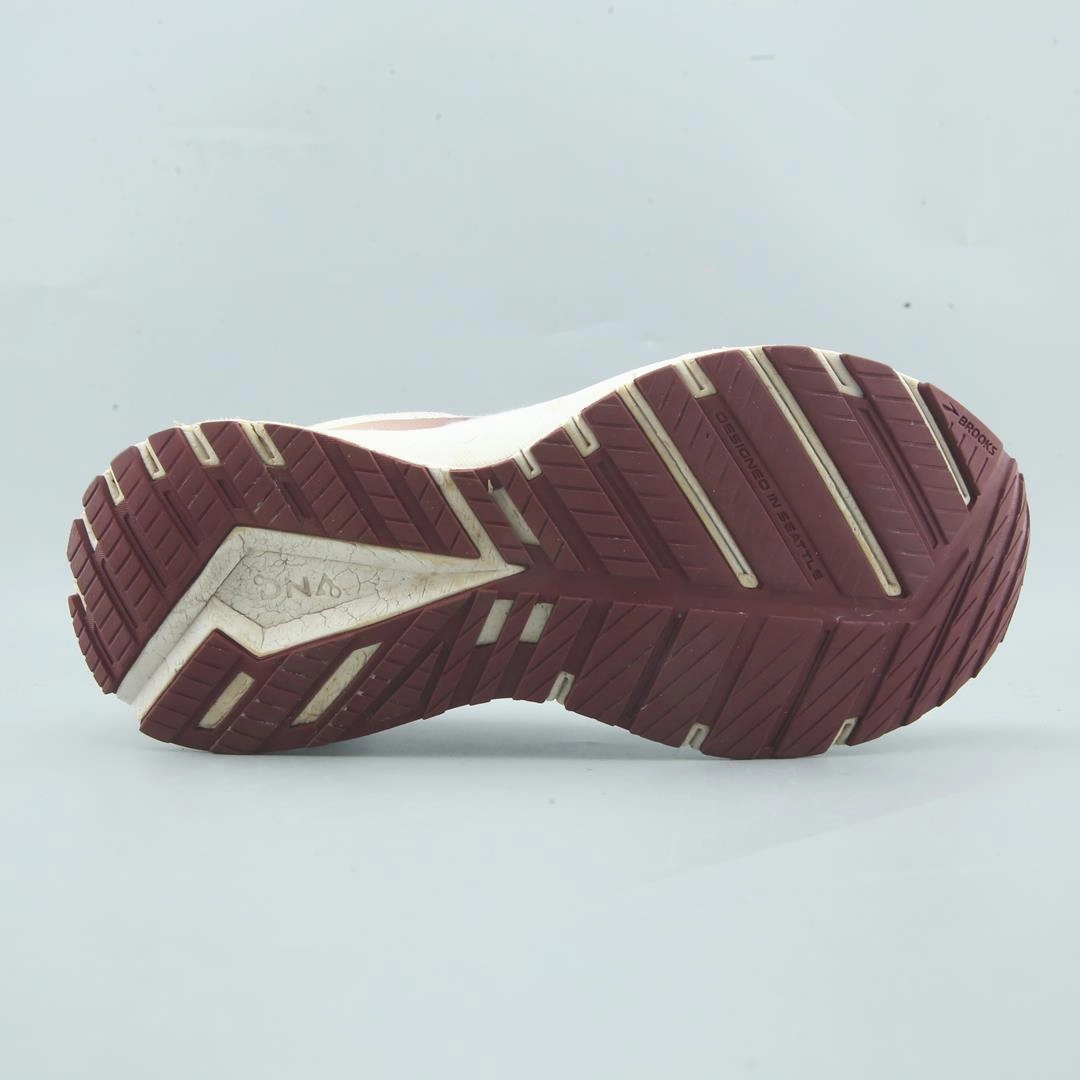 BROOKS REVEL 4 lightweight running shoe photos