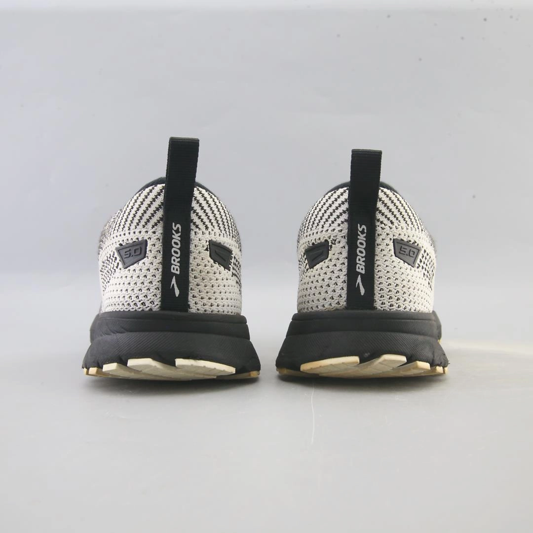 BROOKS REVEL 5 Brooks running footwear shots