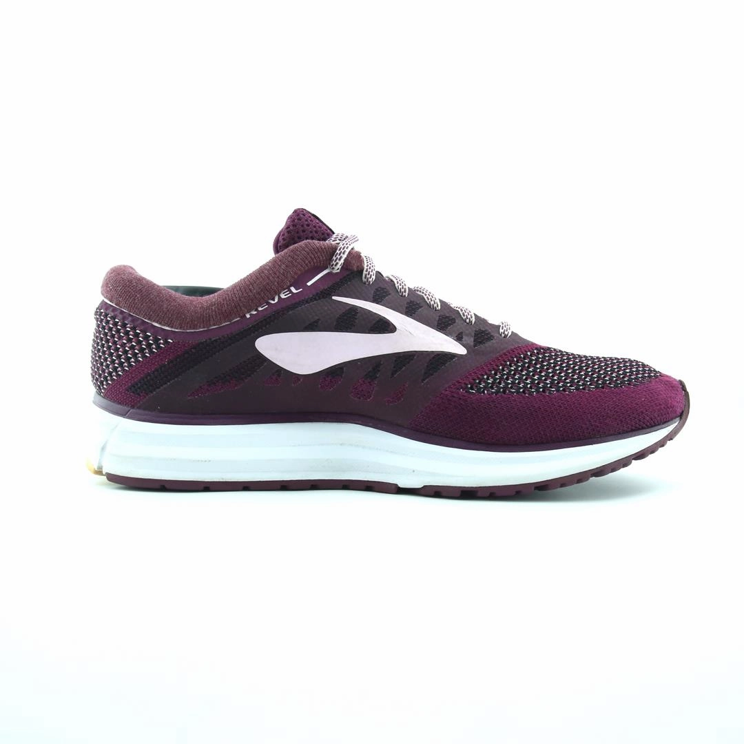 BROOKS REVEL lightweight running shoe photos