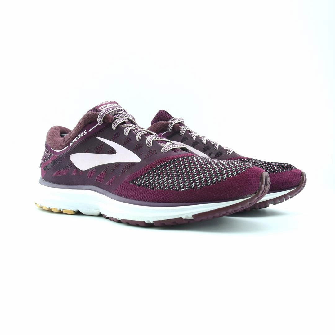 BROOKS REVEL lightweight running shoe photos