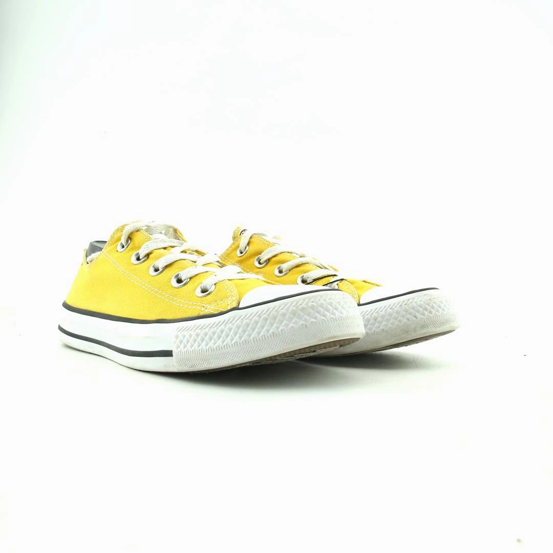 CONVERSE CHUCK TAYLOR ALL STAR CANVAS vintage Converse footwear looks
