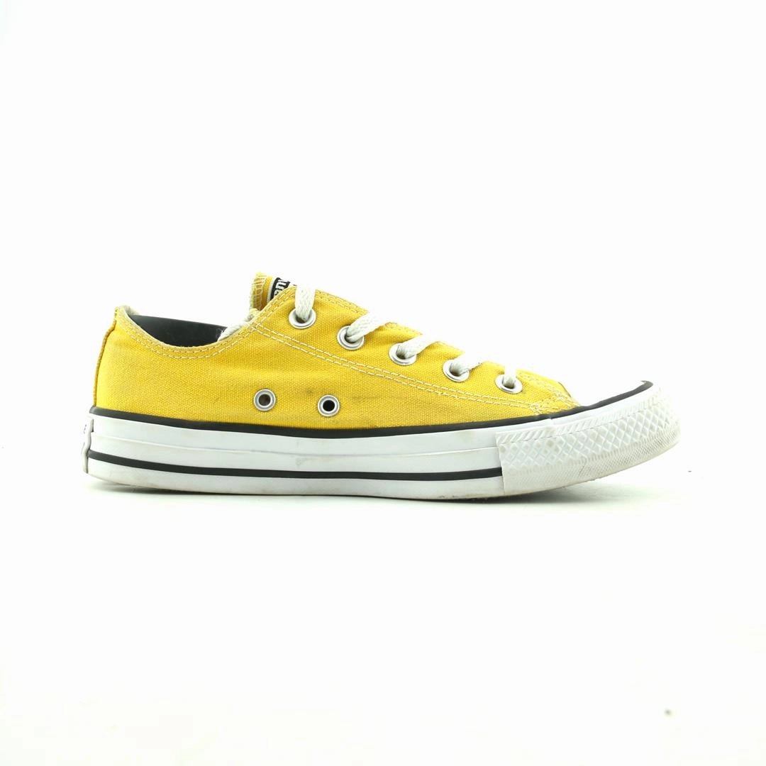 CONVERSE CHUCK TAYLOR ALL STAR CANVAS vintage Converse footwear looks