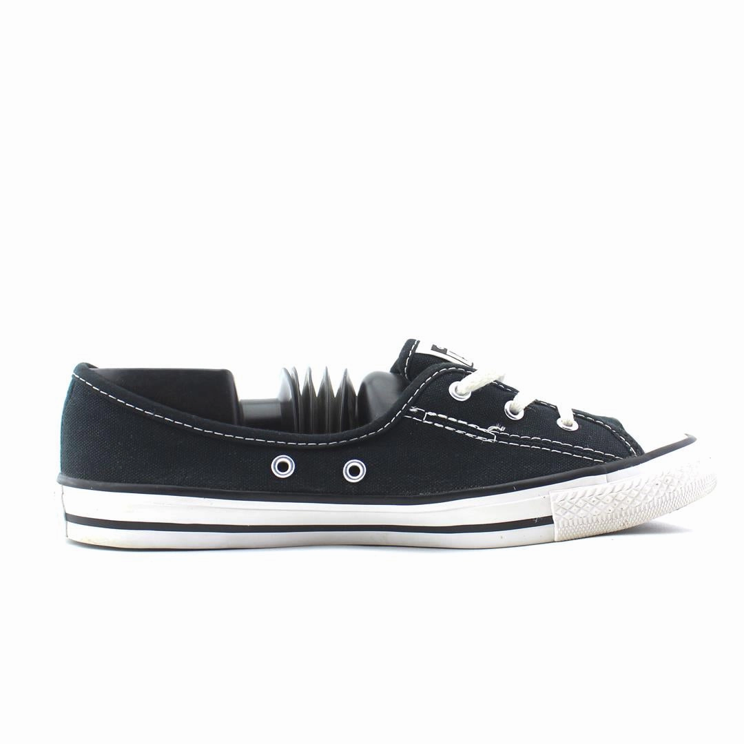 CONVERSE CHUCK TAYLOR ALL STAR CANVAS vintage Converse footwear looks