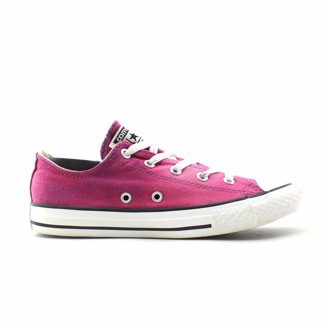CONVERSE CHUCK TAYLOR ALL STAR vintage Converse footwear looks