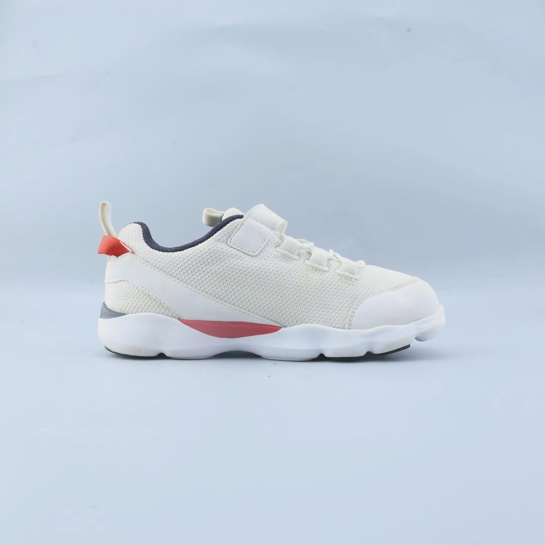 FILA MEMORY FOAM Fila athletic shoe visuals