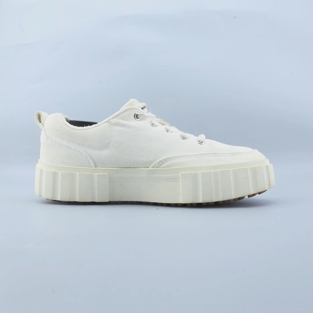 FILA SANDBLAST LOW PLATFORM Fila athletic shoe visuals