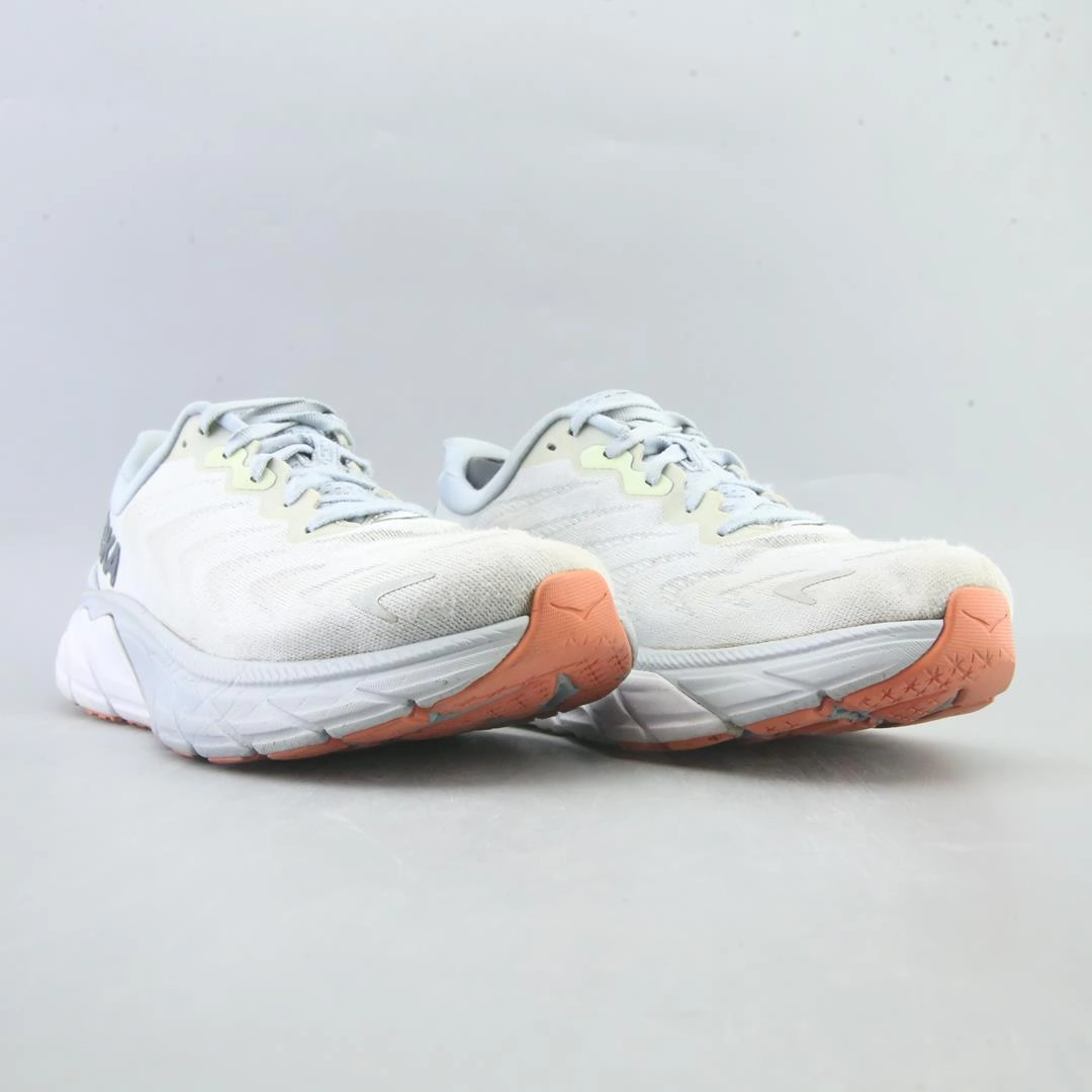 HOKA ONE ONE ARAHI 6 Hoka running shoe visuals