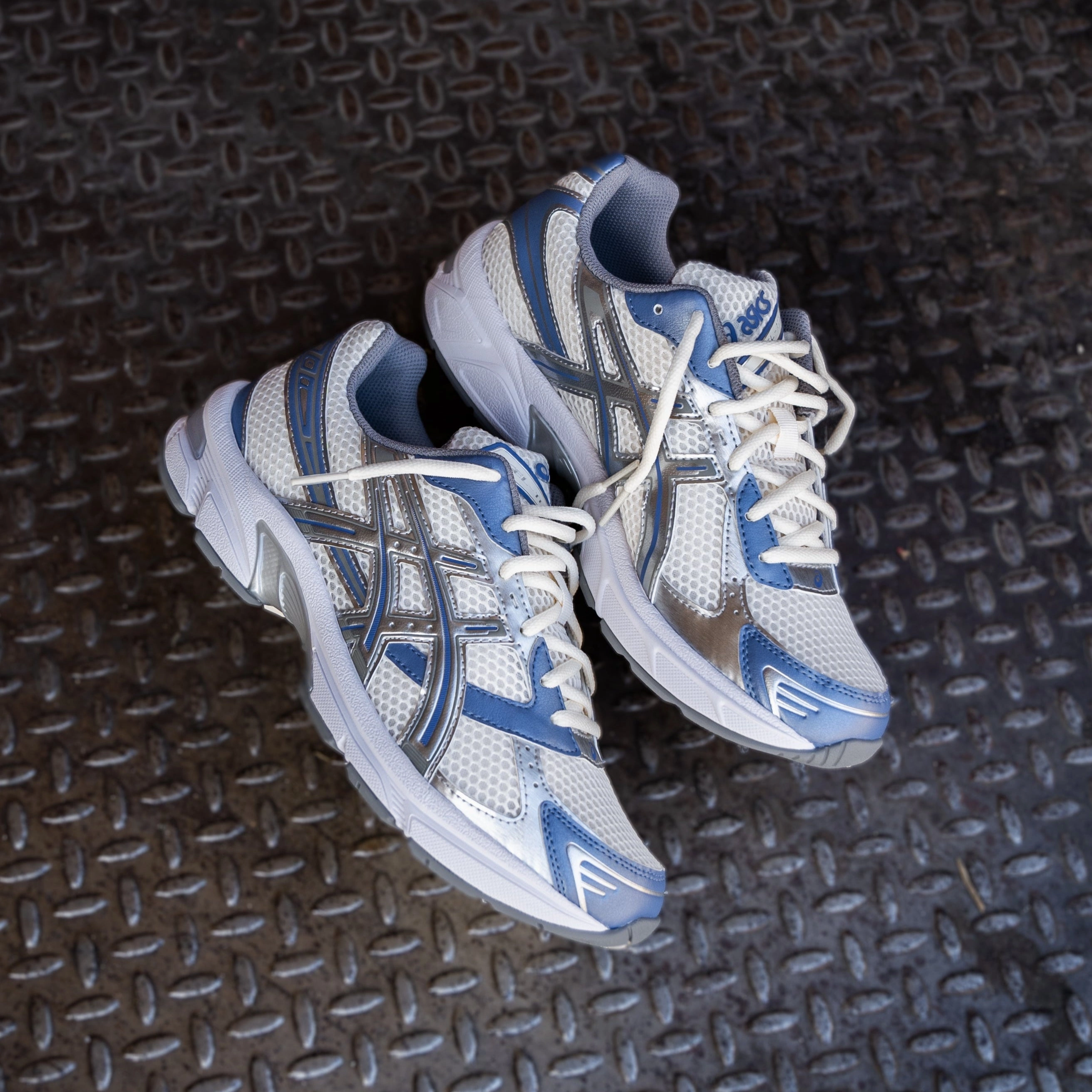Mens Asics Gel-1130 (Cream/Blueberry) running shoe close-up shots