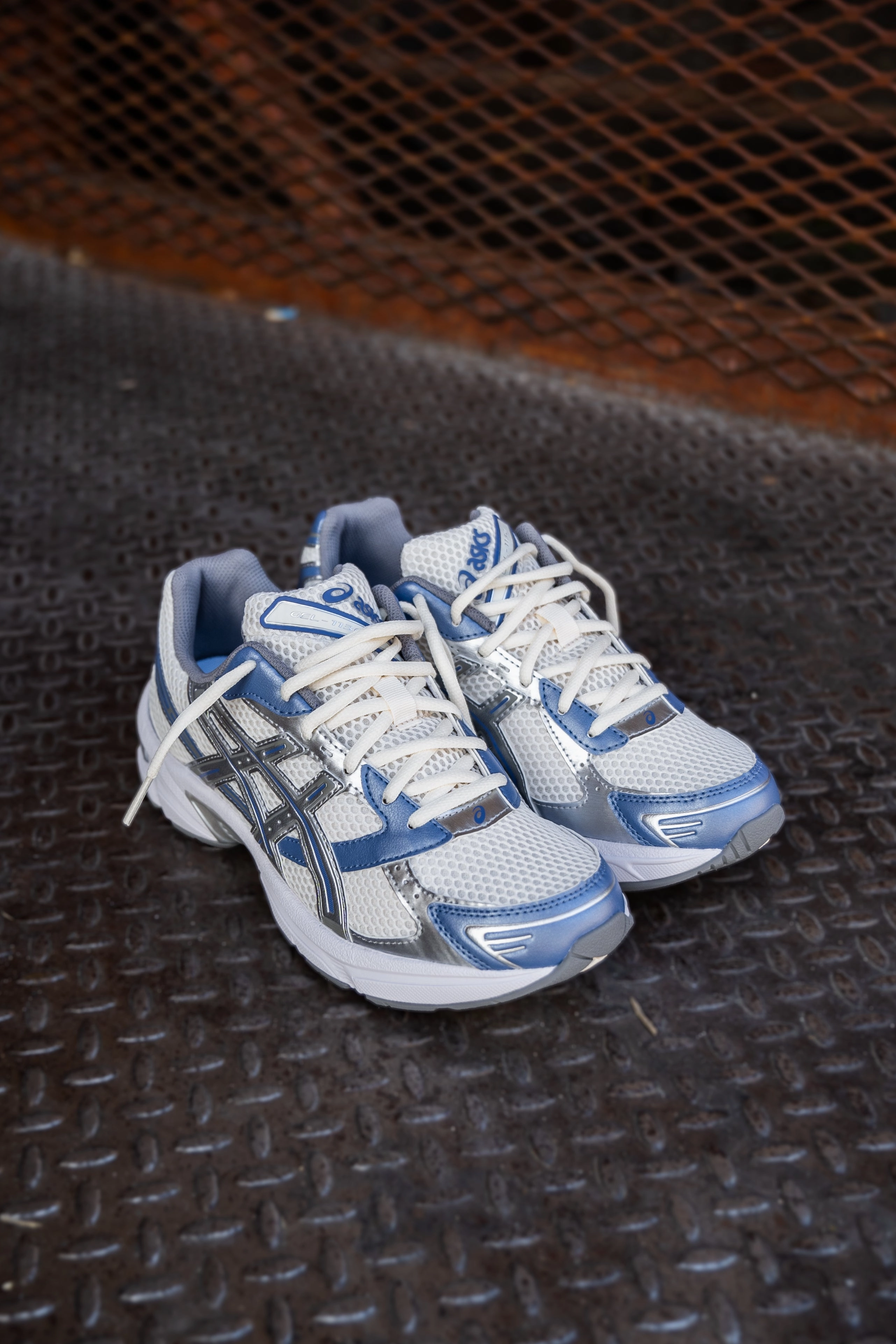 Mens Asics Gel-1130 (Cream/Blueberry) running shoe close-up shots