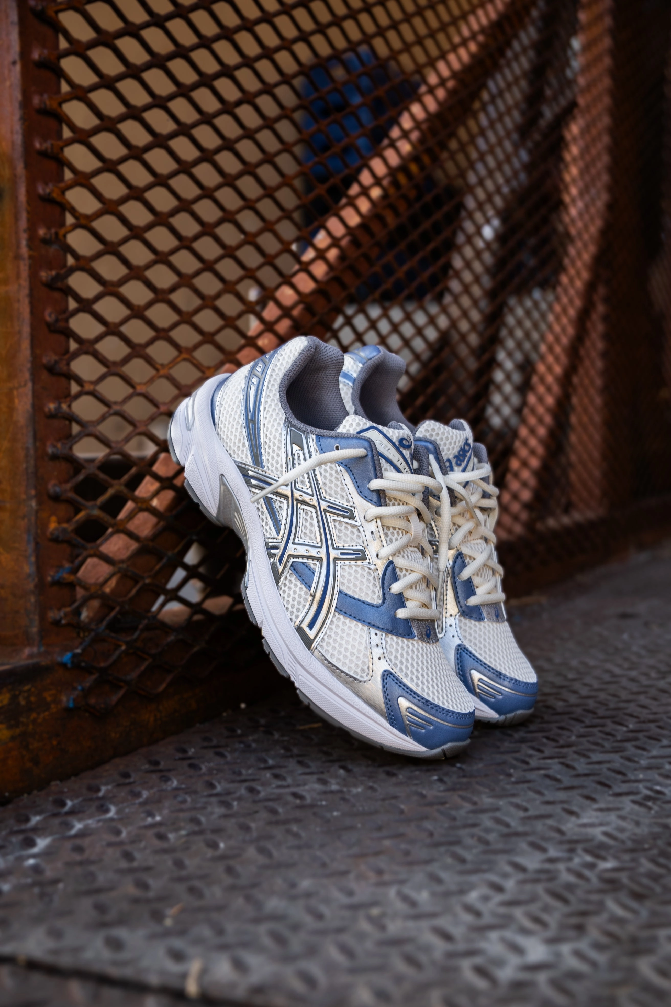 Mens Asics Gel-1130 (Cream/Blueberry) running shoe close-up shots