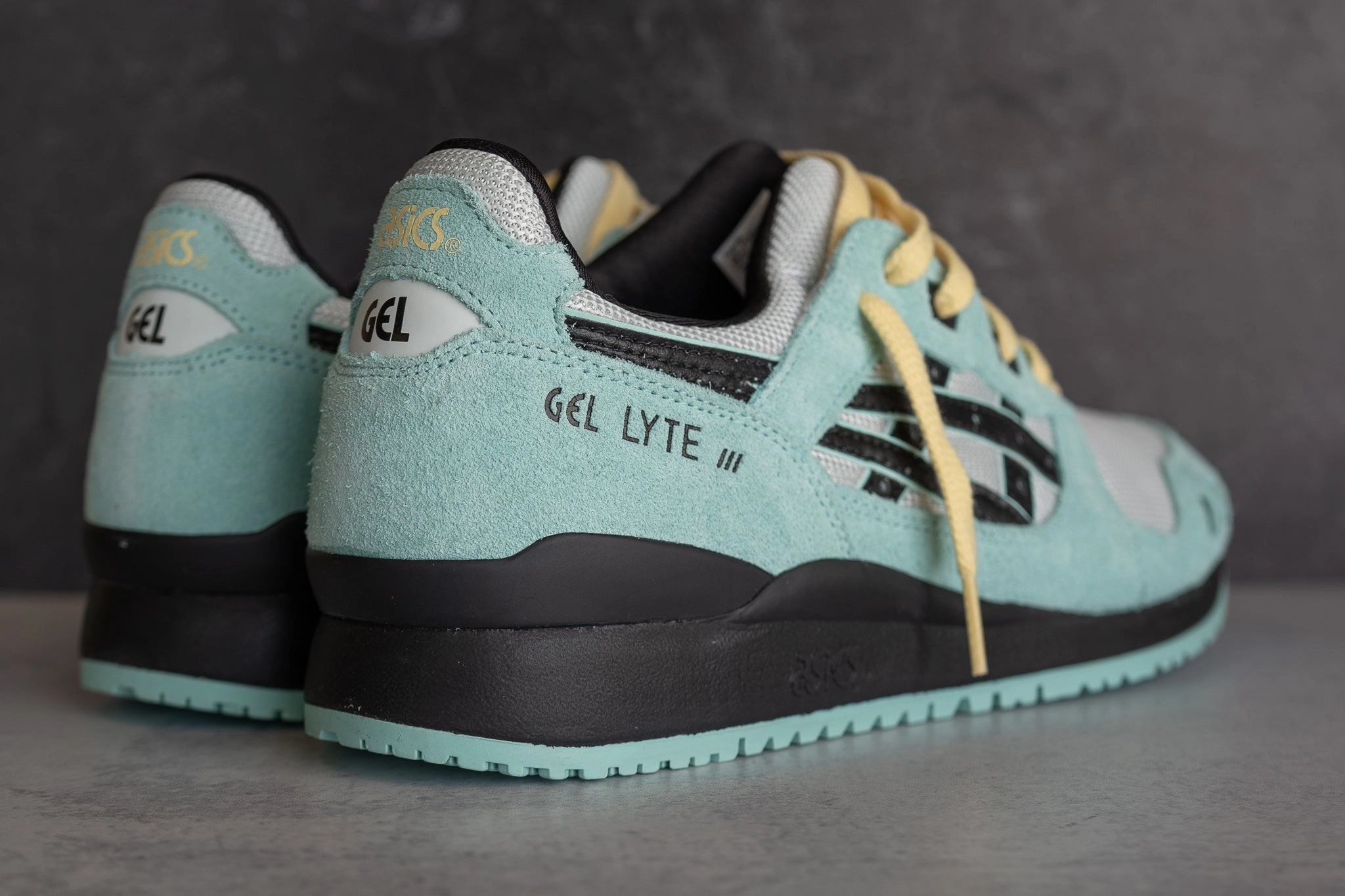 Mens Asics Gel-Lyte 3 OG (Pure Aqua/Black) running shoe close-up shots