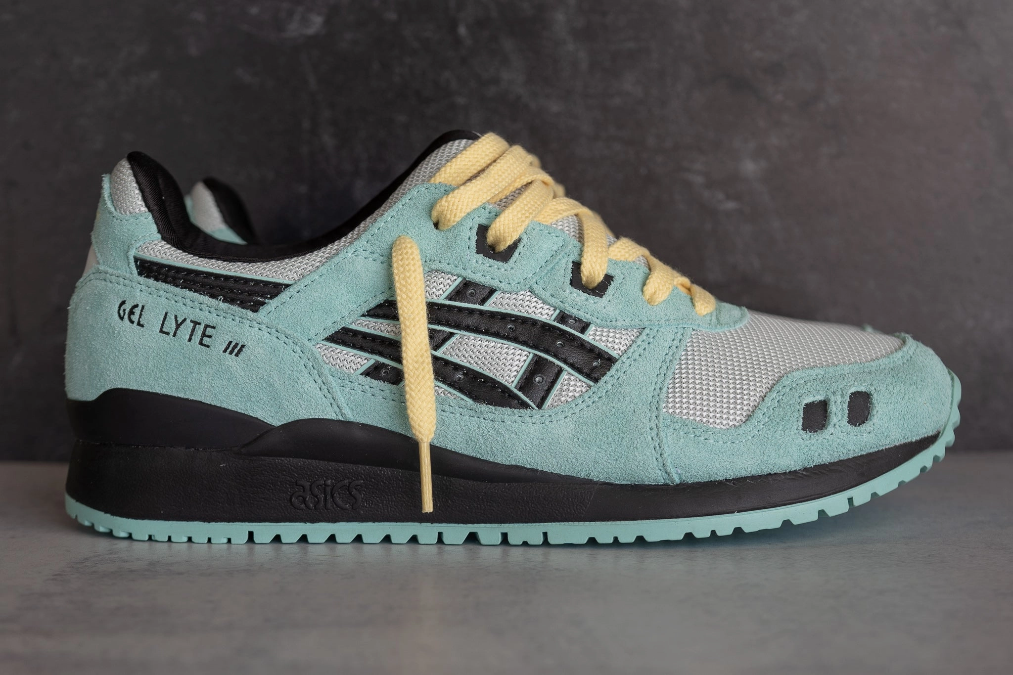 Mens Asics Gel-Lyte 3 OG (Pure Aqua/Black) running shoe close-up shots