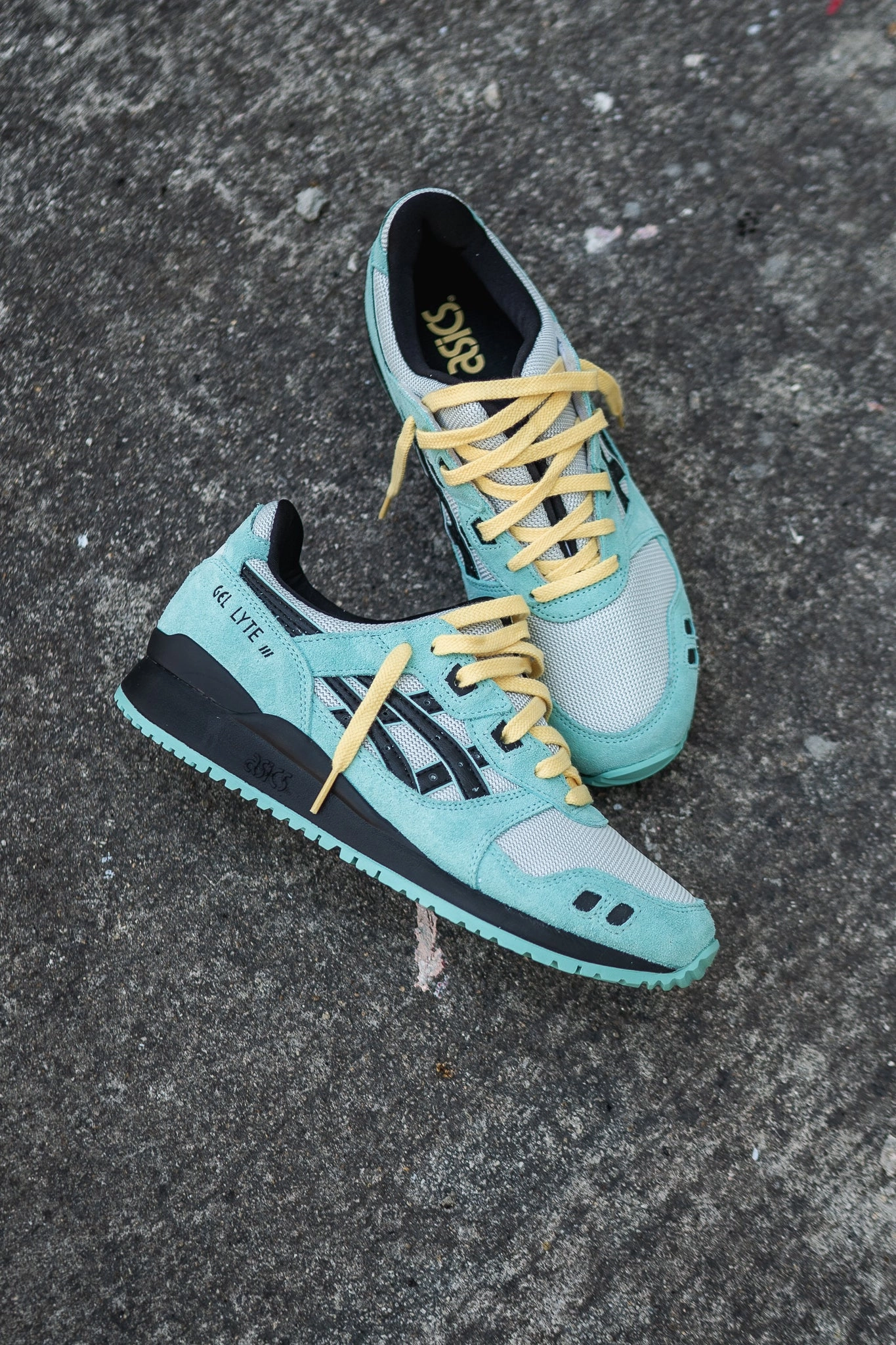 Mens Asics Gel-Lyte 3 OG (Pure Aqua/Black) running shoe close-up shots